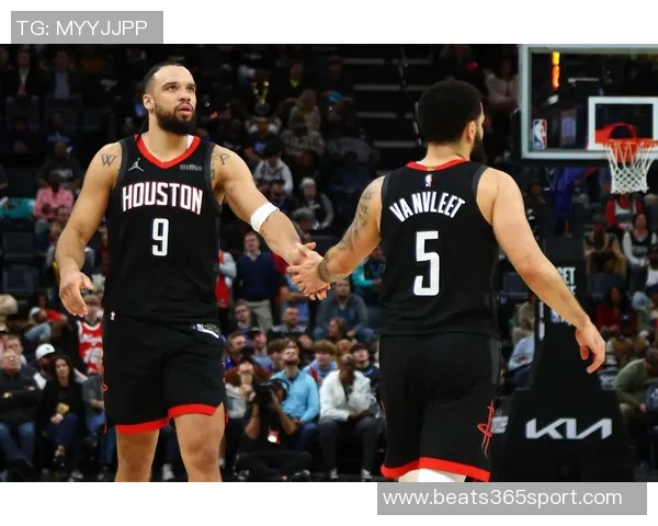 狄龙与火箭球员深情拥抱展现真爱情怀温暖全场