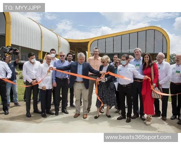 哥伦比亚世界杯主场球衣曝光蝴蝶设计向马尔克斯致敬