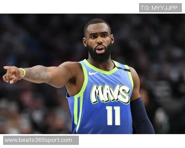 小哈达威神勇表现半场轰下17分其中次节独得12分三分球频频命中 小哈达威神勇表现半场轰下17分其中次节独得12分三分球频频命中