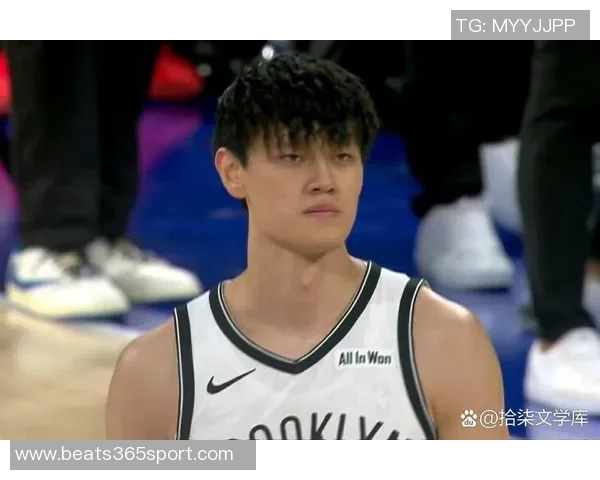 蔡老板昨晚与曾凡博击掌鼓励并嘱咐教练多给予他上场机会